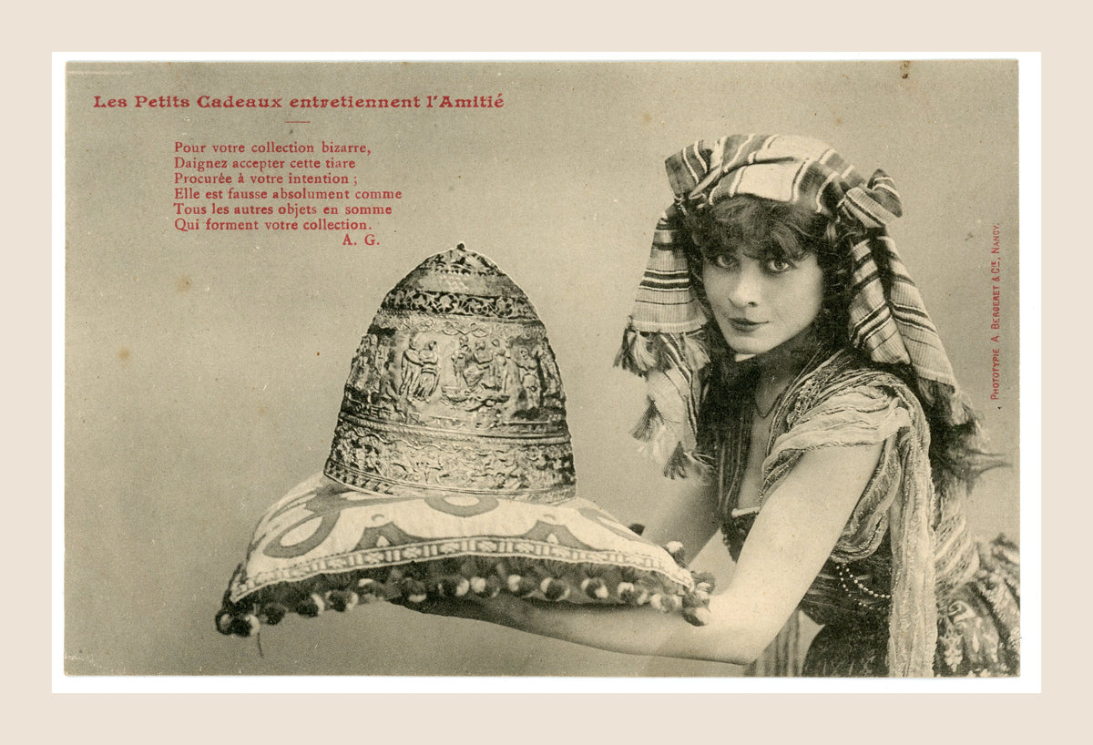 Antique French Bergeret postcard Les Petits Cadeaux entretiennent l'Amitié, showing a young woman presenting the forged Tiara of Saitaphernes on a decorative cushion.