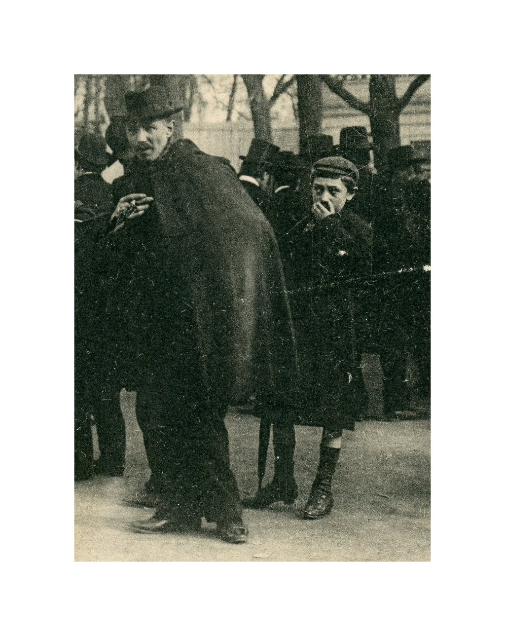 Paris Vécu – La Bourse aux timbres-poste, Champs-Élysées – Antique French Postcard