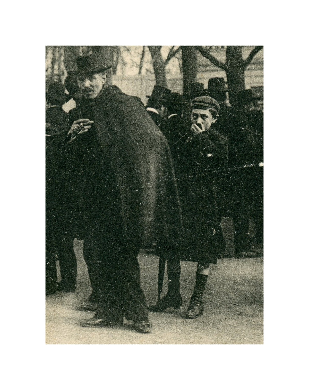Paris Vécu – La Bourse aux timbres-poste, Champs-Élysées – Antique French Postcard